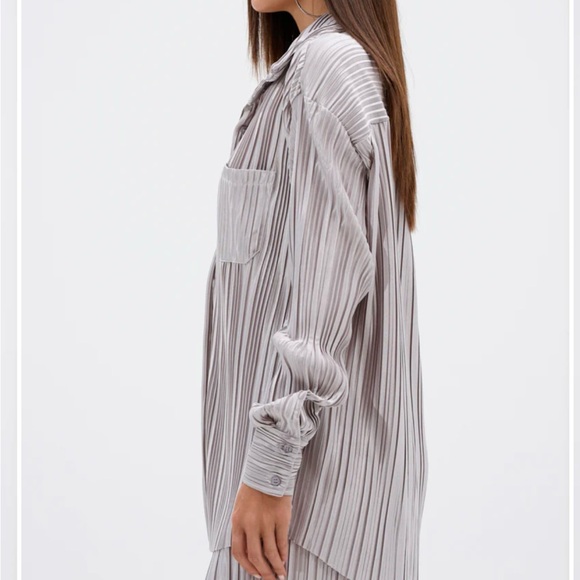 AKIRA Metallic Gray Button Down Shirt - Picture 3 of 7